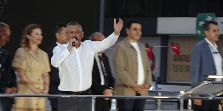 Anayasaya uymayanlarla anayasa yapılmaz