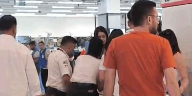 Ankara'da AVM'de bıçaklı kavga; 2 yaralı