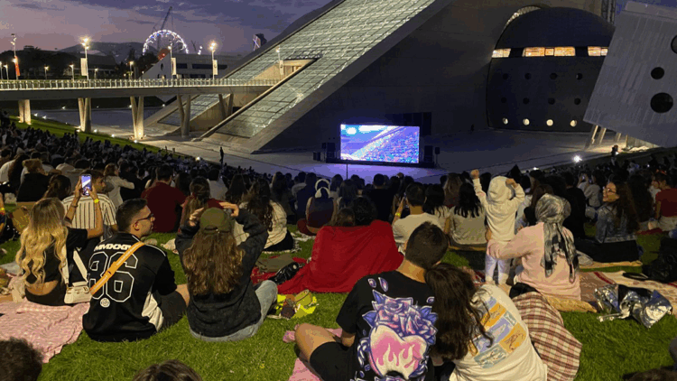 Ankara'da sinemaseverler açık hava sinemasında bir araya geldi