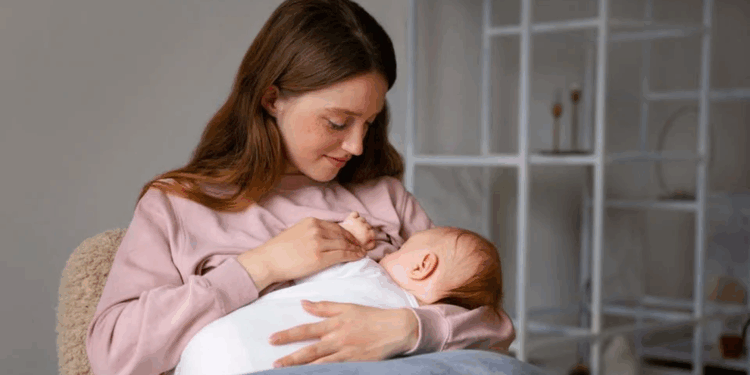 Anne sütü, anne ile bebek arasında bir şefkat köprüsü oluşturuyor