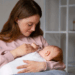 Anne sütü, anne ile bebek arasında bir şefkat köprüsü oluşturuyor