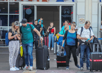 Antalya Havalimanı'nda uçak ve yolcu trafiği rekoru