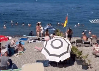 Antalya sahillerinde 'ücretli plaj' tepkisi