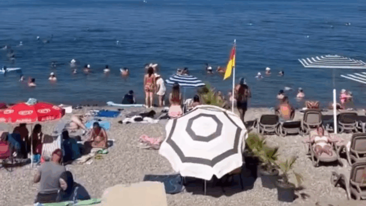 Antalya sahillerinde 'ücretli plaj' tepkisi 