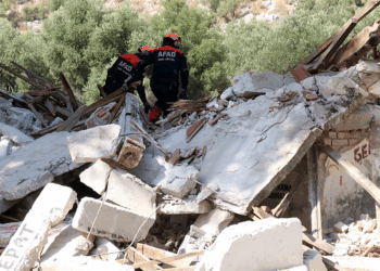 Antalya'da deprem tatbikatı gerçeğini aratmadı
