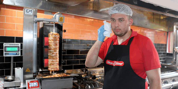 Antalya'da döner ustalarının 'sıcak' sınavı