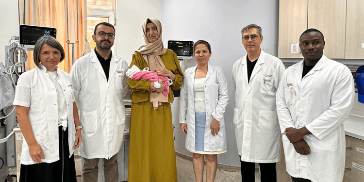 Aort damarı yırtılan hamile kadın, sağlığına kavuştu