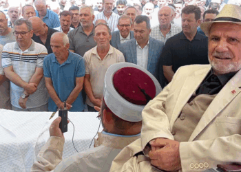 Asansör kazasında ölen Başkan Gençağa Koç, toprağa verildi