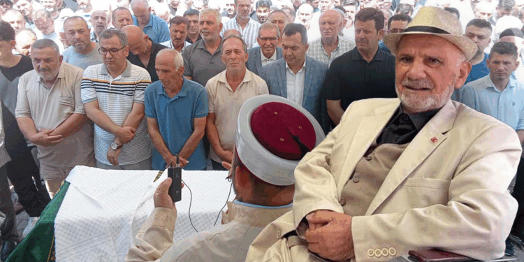 Asansör kazasında ölen Başkan Gençağa Koç, toprağa verildi