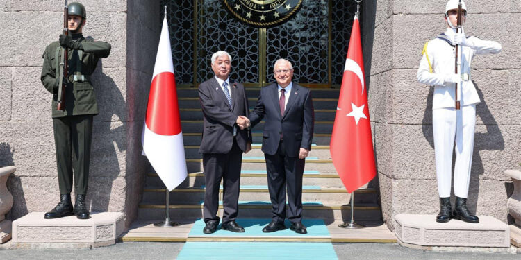 Yaşar Güler Japonya Savunma Bakanı ile görüştü