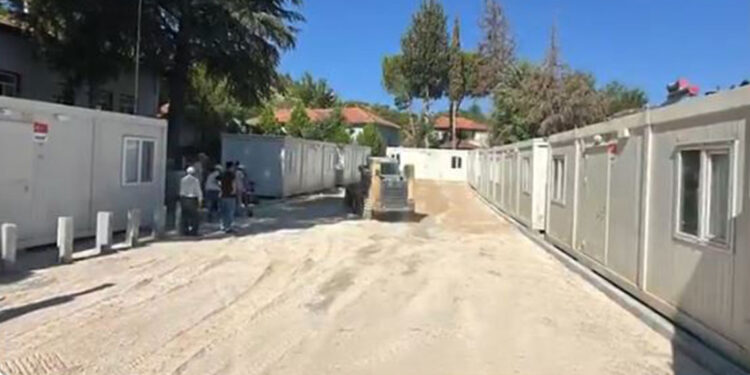 Sındırgı'nın Alacaatlı köyünde 10 konteyner kuruldu