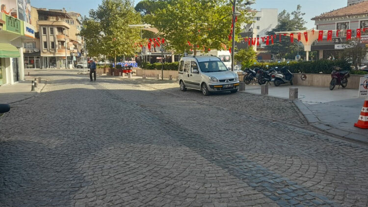 Balıkesir 3.8 büyüklüğündeki depremle sallandı