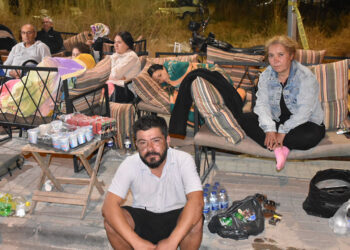 Balıkesirliler geceyi sokakta geçirdi