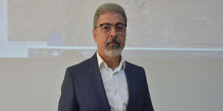 Hasarlı binalara girilmemesinde yarar var