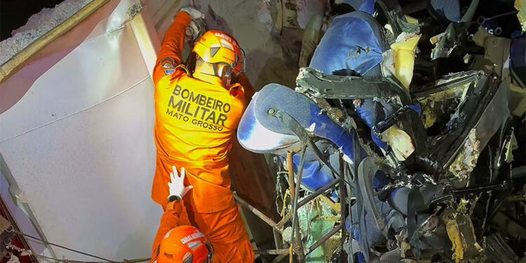 Brezilya'da yolcu otobüsü ile kamyon çarpıştı; 11 ölü