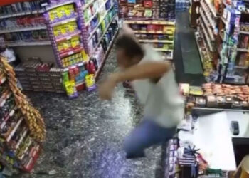 Bursa'da deprem paniği kamerada