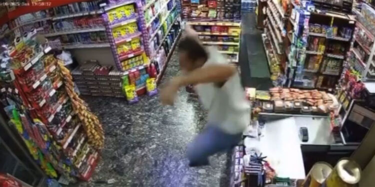 Bursa'da deprem paniği kamerada