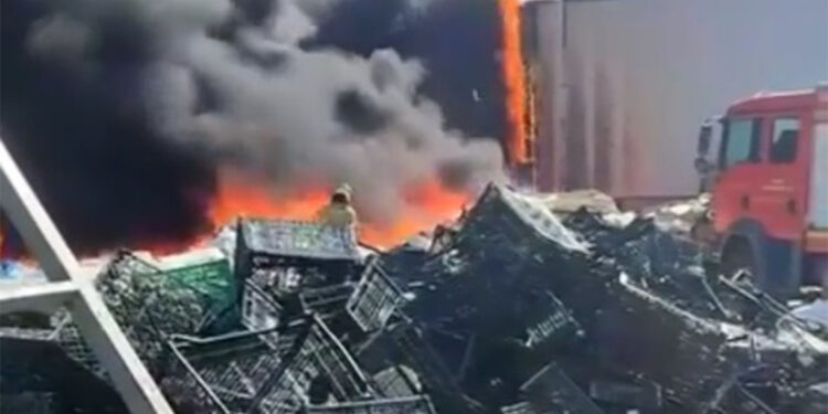 Bursa'da geri dönüşüm tesisinde çıkan yangın söndürüldü