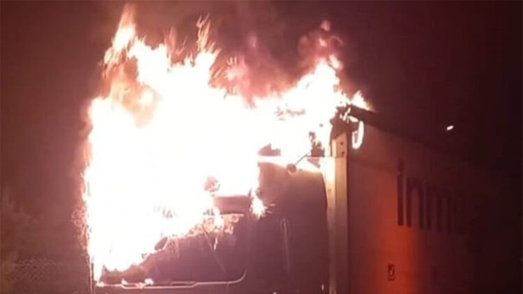 Bursa'da park halindeki TIR'da yangın