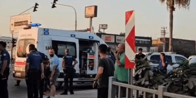 Baba, tartıştığı 2 oğlu ile onların arkadaşını av tüfeğiyle yaraladı