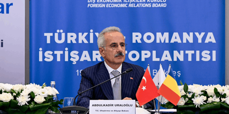 Bakan Uraloğlu, Bükreş'te Yuvarlak Masa Toplantısı’na katıldı