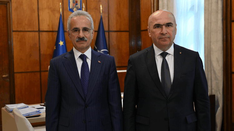 Bakan Uraloğlu, Romanya Başbakanı Bolojan ile bir araya geldi