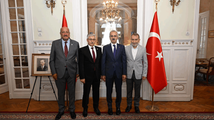 Bakan Uraloğlu, Türkiye'nin Bükreş Büyükelçiliği’nin ziyaret etti