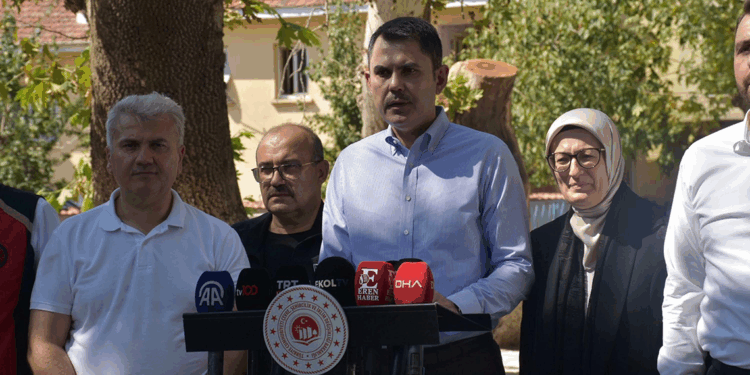 Balıkesir'de 152, Manisa'da 41 bina ağır hasarlı