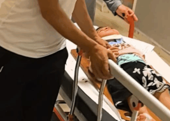 Balkondan düşen 2 yaşındaki Merve ağır yaralandı