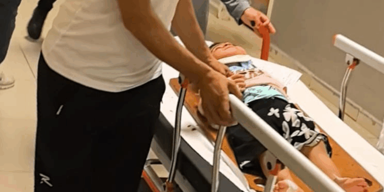 Balkondan düşen 2 yaşındaki Merve ağır yaralandı