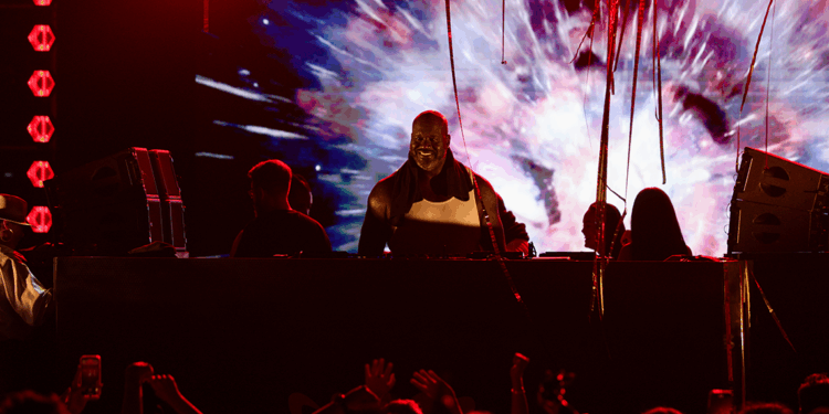 Basketbol efsanesi Shaquille O'Neal'dan Antalya'da DJ performansı