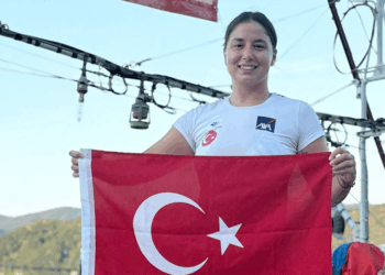 Bengisu Avcı 'Ocean's 7' için kulaç atmaya başladı