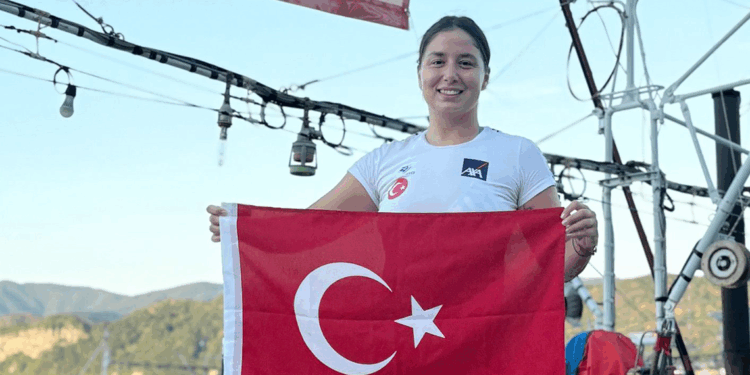 Bengisu Avcı 'Ocean's 7' için kulaç atmaya başladı