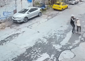 Beyoğlu'nda hastaneye giden kadını gasbetti; o anlar kamerada