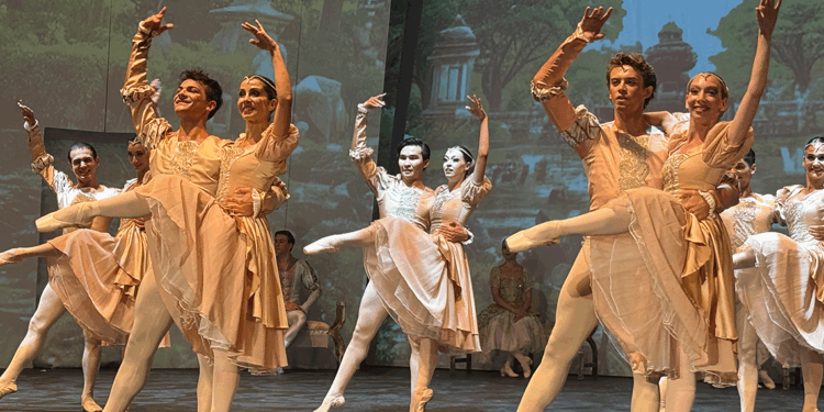 Bodrum'da 22'nci Bale Festivali'ne yerli ve yabancı turist akını