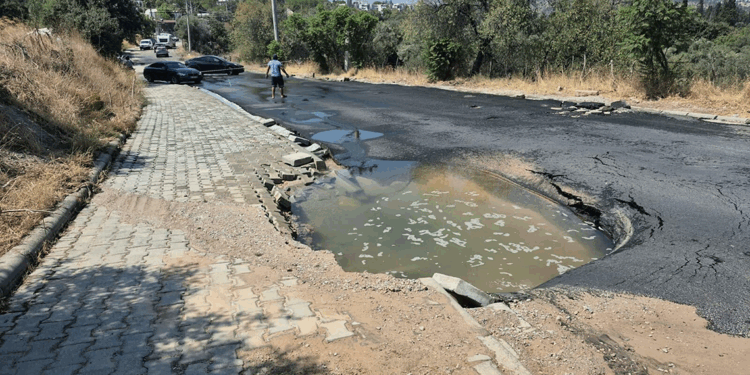 Bodrum'da ana su isale hattı patladı, tonlarca su boşa aktı