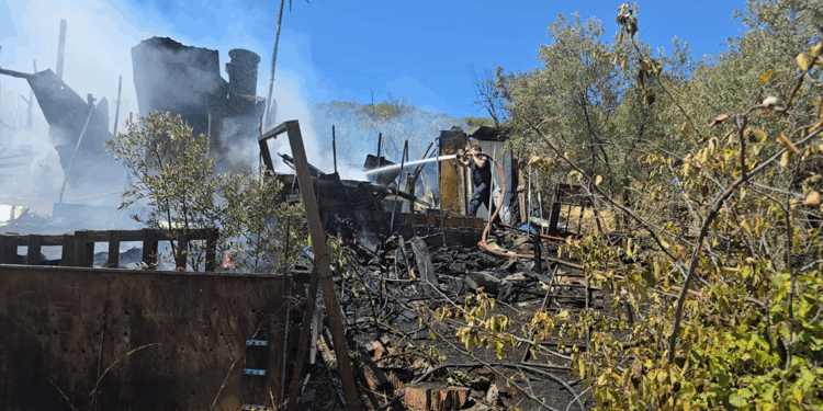 Bursa'da bağ evi alev alev yandı