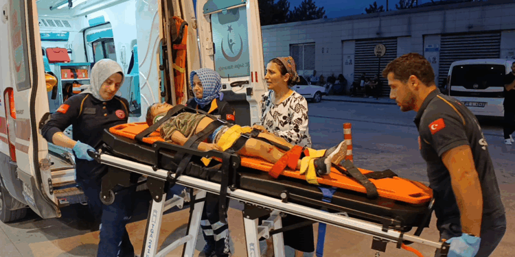 Bursa'da otomobilin çarptığı bisikletli Cihan, ağır yaralandı