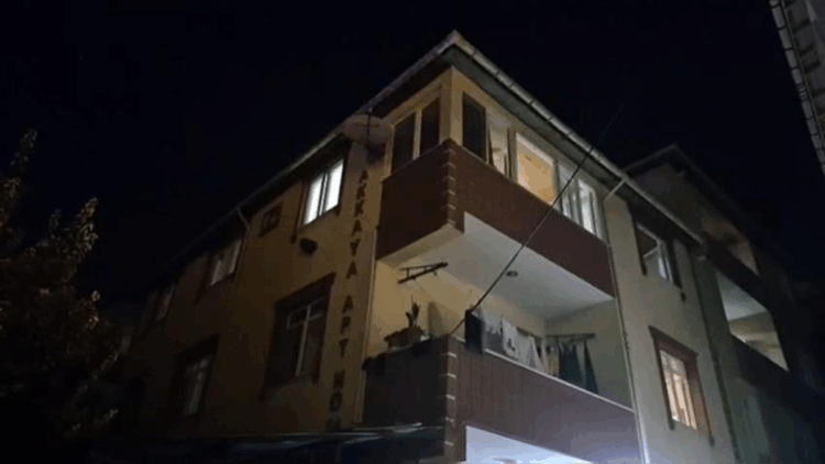 Büyükçekmece'de duvarlarından ses gelen 2 bina tahliye edildi