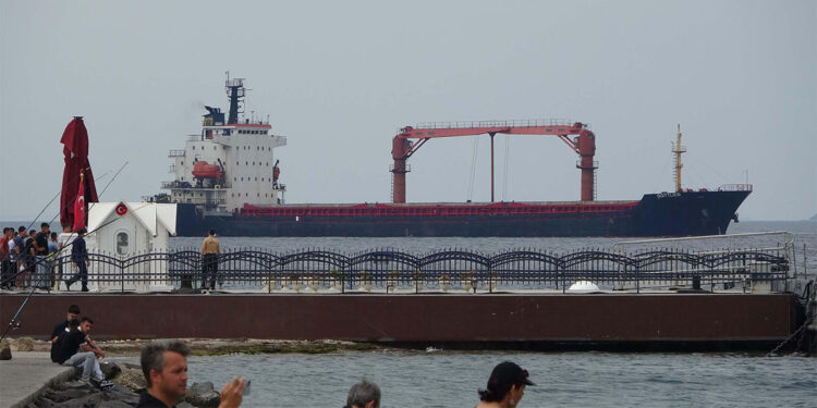 Çanakkale'de X-Band radar arızası yapan gemi demirletildi