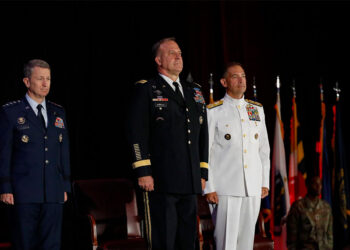 CENTCOM'un yeni komutanı Amirali Brad Cooper oldu