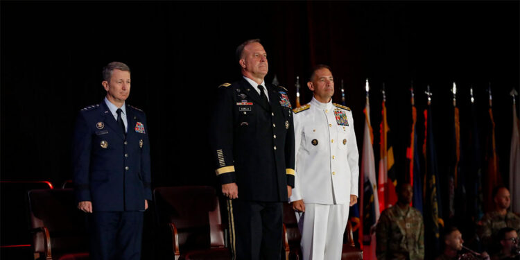 CENTCOM'un yeni komutanı Amirali Brad Cooper oldu