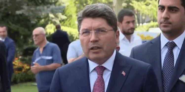 CHP adeta bir yalan üretim merkezine dönüştü