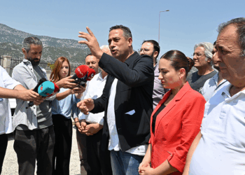 CHP'li Başarır, Muhittin Böcek'i cezaevinde ziyaret etti