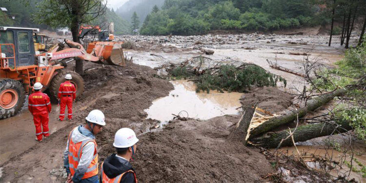 Çin'de sel felaketi: 10 ölü