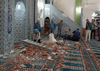 Camide duvardan kopan sıva ve tuğla parçaları üzerlerine düştü: 1 ölü, 1 yaralı