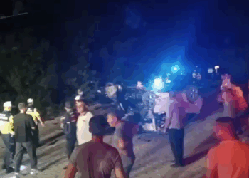 Çanakkale'de iki otomobil çarpıştı: 6 ölü