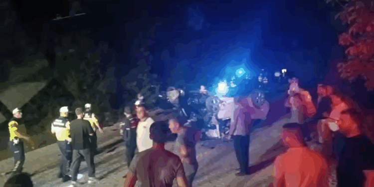 Çanakkale'de iki otomobil çarpıştı: 6 ölü