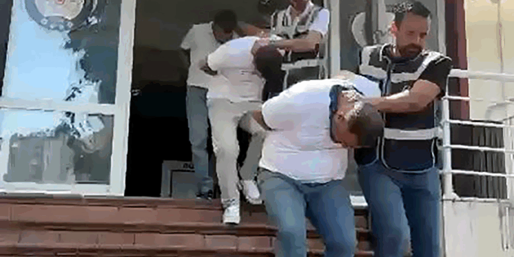 Çocuklarının ameliyatı için biriktirdikleri para ve altınları, dolandırıcılara kaptırdı