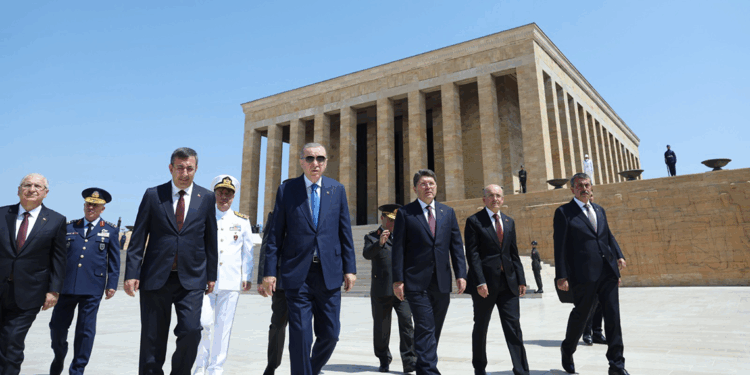 Cumhurbaşkanı Erdoğan ve YAŞ üyeleri Anıtkabir'de